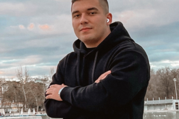 Capa do curso Hustle Minds de Alex Nosse com destaque para estratégias de marketing digital e sucesso online.