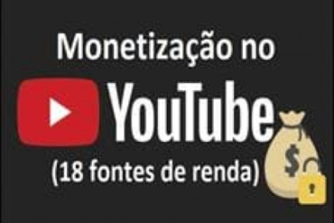 Homem sorridente usando laptop para monetizar canal do YouTube, com gráficos de crescimento e ícones de dinheiro e criatividade.