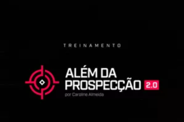 Designer Caroline Almeida apresentando o treinamento 'Além da Prospecção'