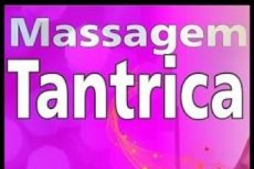 Mulher aplicando massagem tântrica em homem, foco na conexão e bem-estar, curso Joyce Gumiero