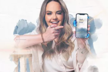 Carol Cantelli ensinando marketing digital e influência nas redes sociais para empreendedores