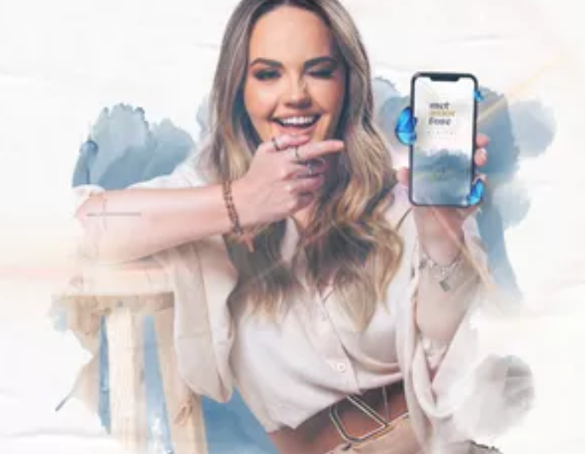 Carol Cantelli ensinando marketing digital e influência nas redes sociais para empreendedores