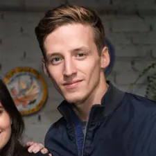 Capa do Curso Max Peters de Marketing Digital com foco em conversão e ROI.