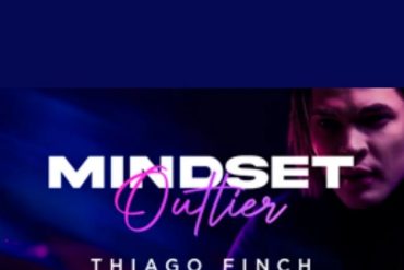 Capa do curso Mindset Outlier de Thiago Finch, com fundo moderno e elementos que remetem a crescimento e sucesso.