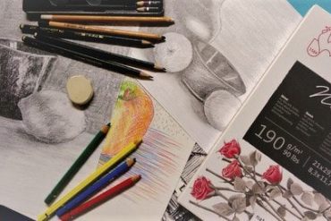 Estudante aprendendo desenho com curso online de José Mianutti