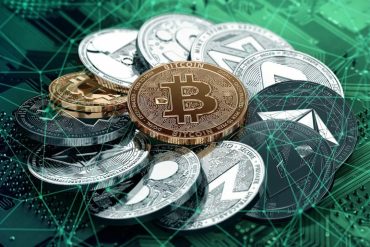 Capa do curso Mago das Criptos com ícones de moedas digitais e gráficos de investimento