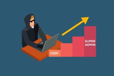 Homem profissional de cibersegurança treinando com tela de código em ambiente escuro de laboratório