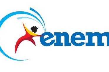 Capa do curso ENEM Interpretativo, destacando a aprovação no ENEM com foco em interpretação de texto.