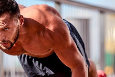 Capa do curso 7 Dias Insanos BTFIT com instrutor em pose de exercício