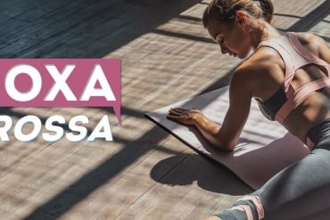 Mulher musculosa com pernas fortes treinando em academia, foco em coxas definidas - Curso Coxa Grossa BTFIT