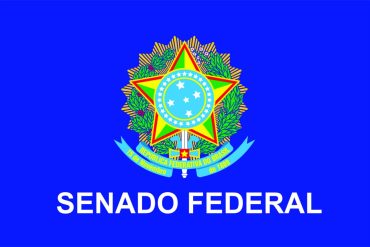 Capa do curso Estratégia Concursos Senado Federal, com ícones de sucesso e aprovação.