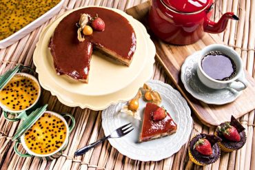 Capa do curso Chubby Vegan de Nathalia Soares, com destaque para doces veganos elaborados e o título 'Confeitaria Vegana Essencial'