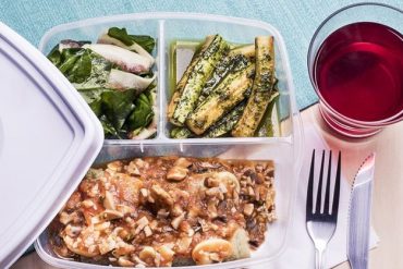 Capa do curso Marmitas Veganas de Inti Mendez, mostrando pratos veganos coloridos e apetitosos.