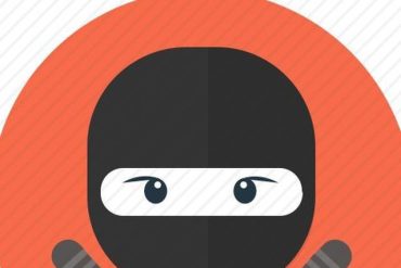 Homem com faixa preta de Ninjutsu treinando técnicas avançadas