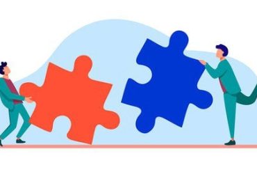 Estudante focado em Análise Combinatória com livro e gráficos