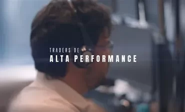 Trader de alta performance Ariane Campolim operando bolsa de valores